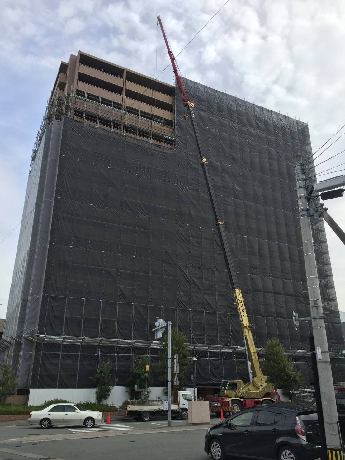大型マンション足場工事 画像