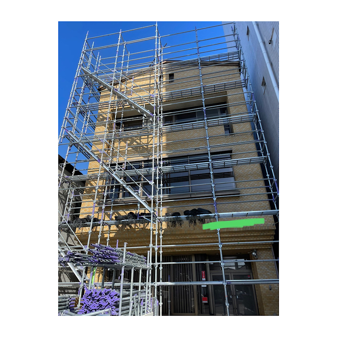 ３階建て足場工事 画像