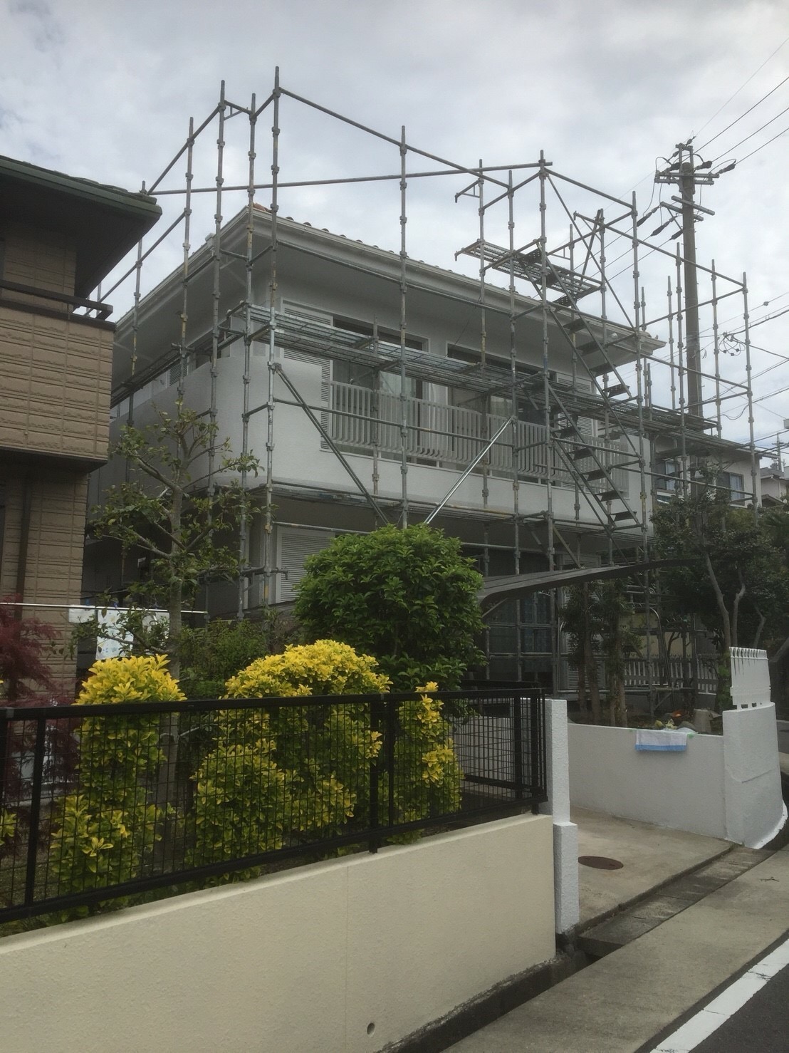 戸建住宅　外壁塗装　足場工事 画像
