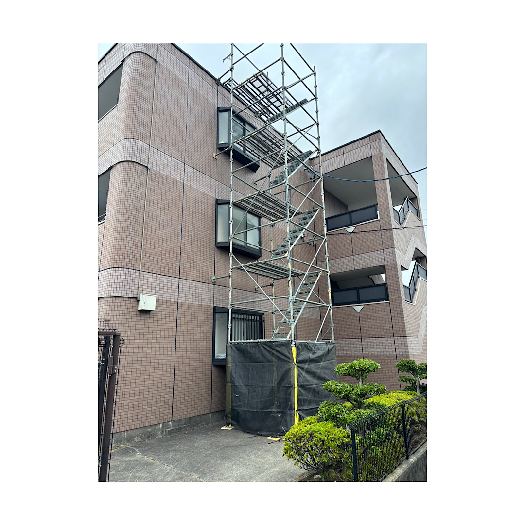 防水工事用の足場組み立て工事 画像