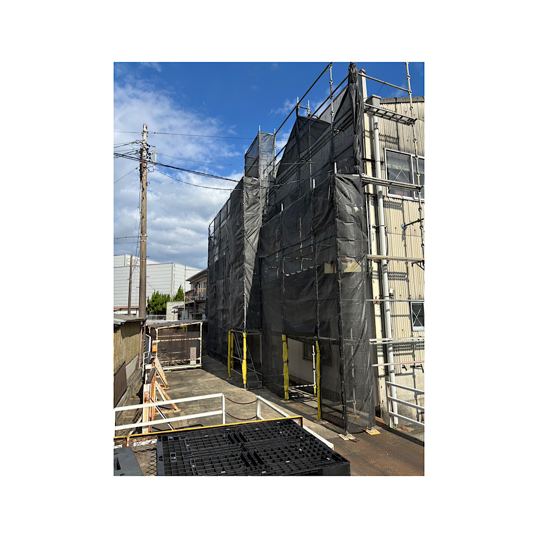 工場の足場組み立て工事 画像