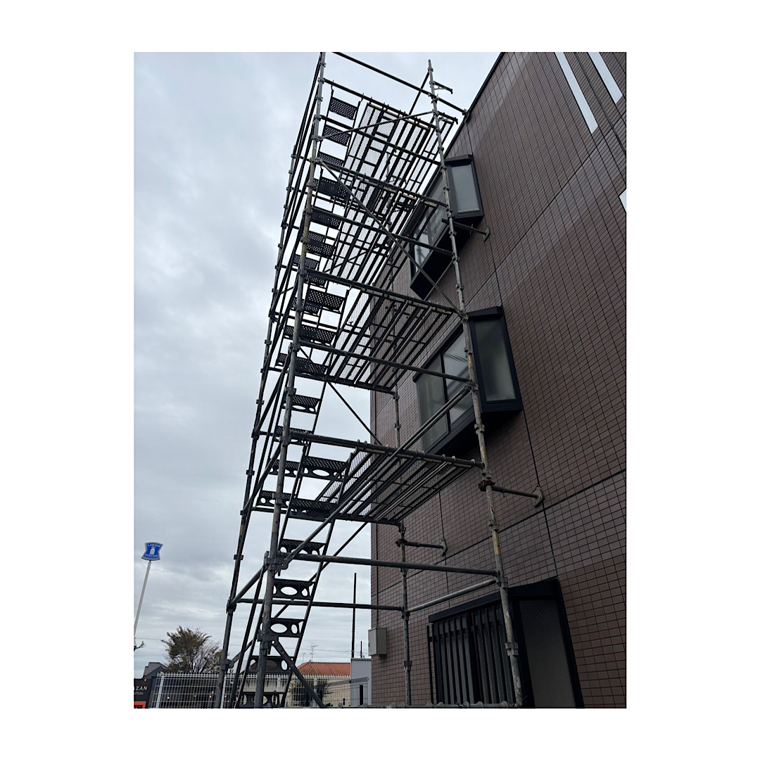 アパート足場組み立て工事　昇降階段 画像