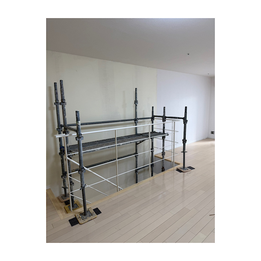 マンション内部足場組み立て工事　ステージ足場 アイキャッチ画像