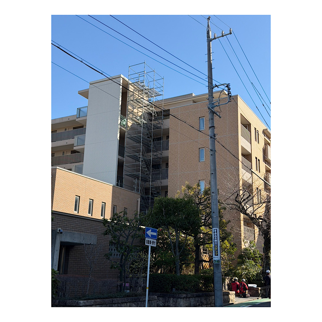 マンション足場組み立て工事 画像