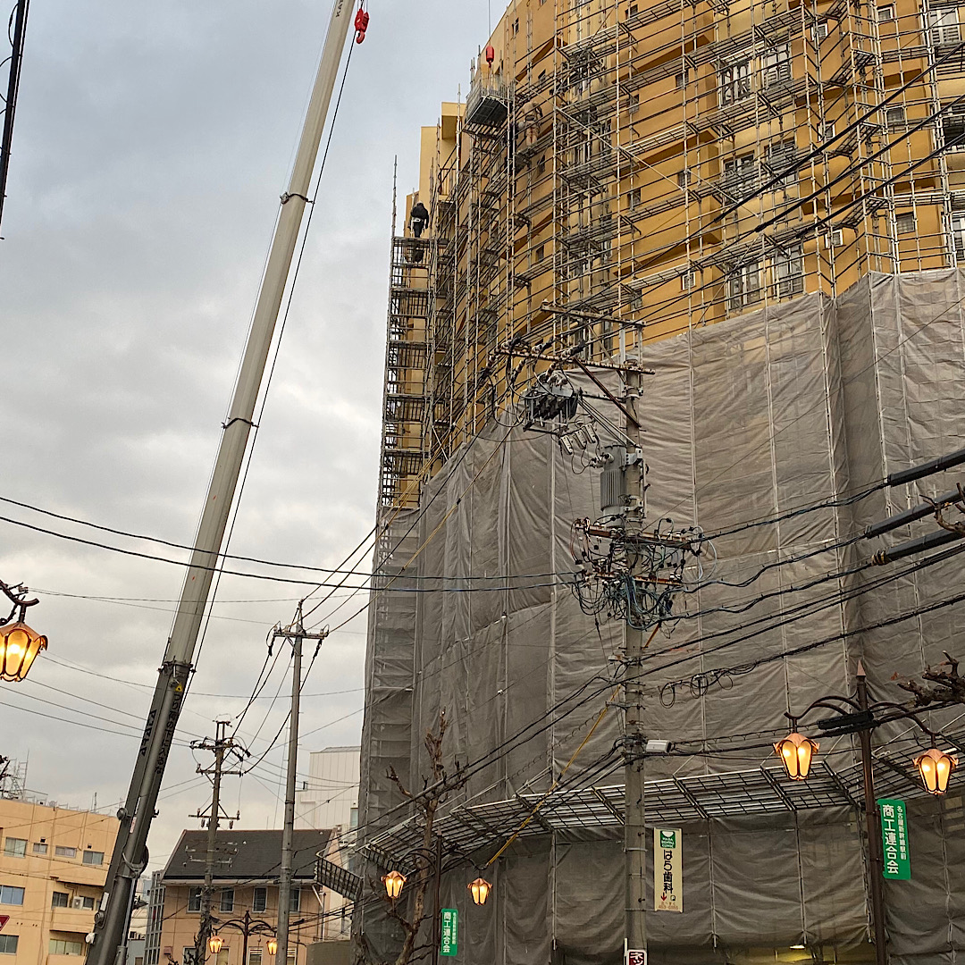 足場組み立て工事。 画像