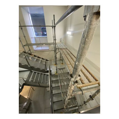 商業施設足場組み立て工事 内部ステージ足場