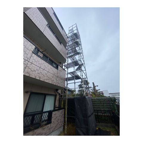 昇降用足場組み立て工事