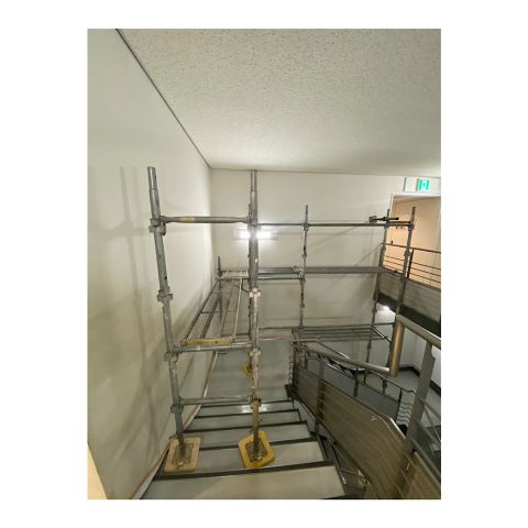 工場内部ステージ足場